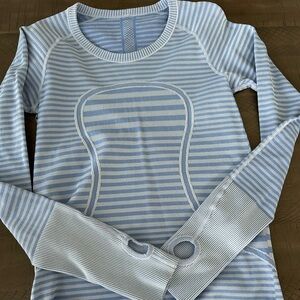 Lululemon Swiftly Tech Blue Striped Long Sleeve size 6